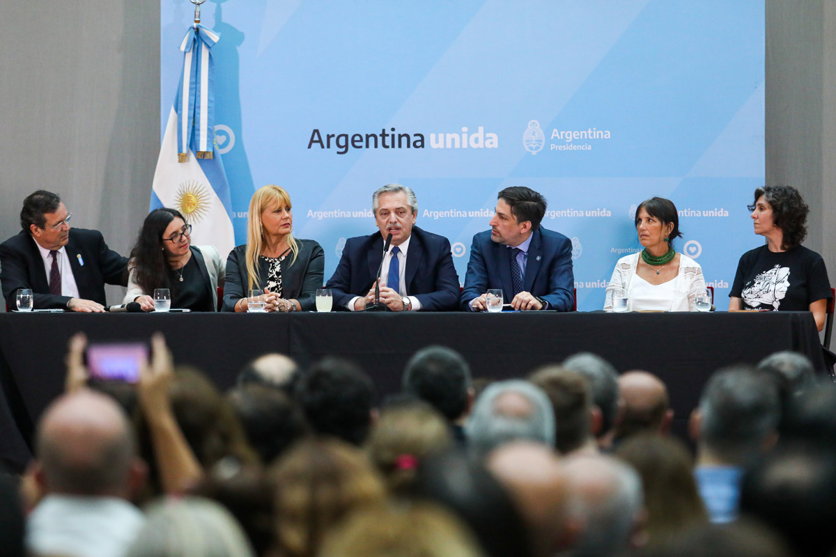 Alberto presentó el nuevo Plan Nacional de Lecturas: «Me encantaría que cada argentino descubra si es un cronopio o un fama»