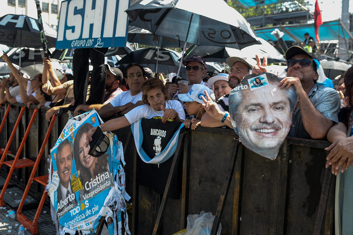 El nuevo presidente inicia su gobierno con 60% de imagen positiva