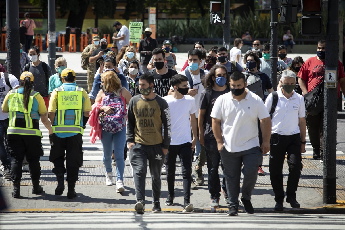 La Argentina llegó a los dos millones de contagios pero se mantiene una leve tendencia a la baja