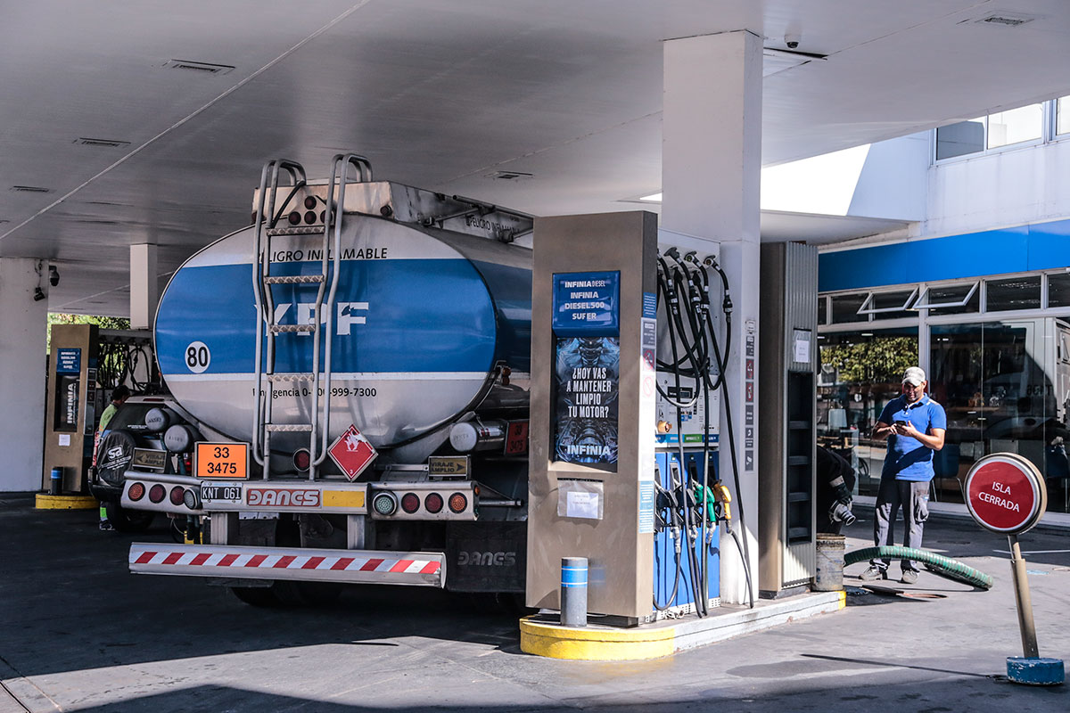 Abastecimiento: habilitarán estaciones de servicio YPF para asistir a camioneros en la ruta