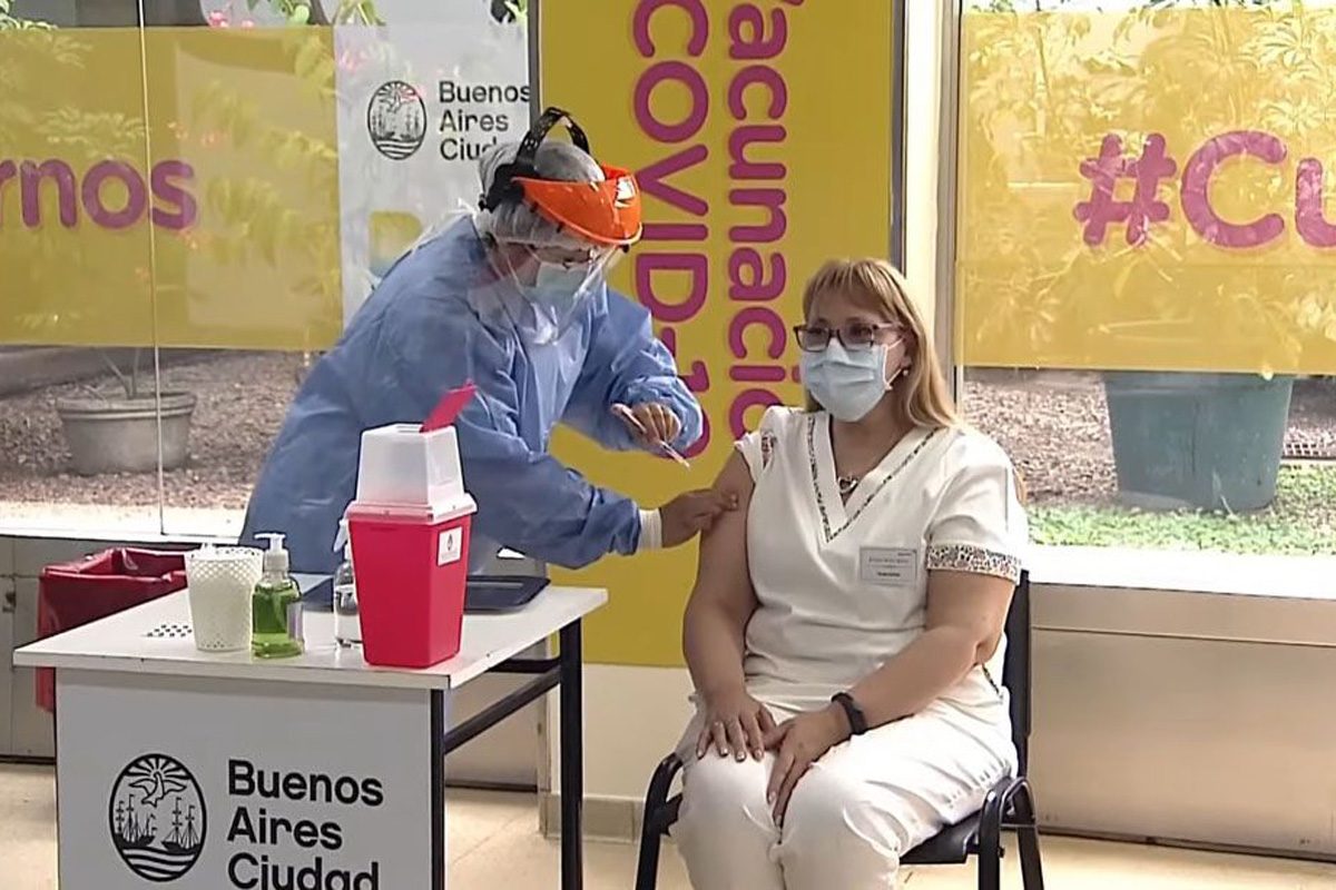 Ciudad empieza a vacunar a mayores de 60 años: cómo registrarse