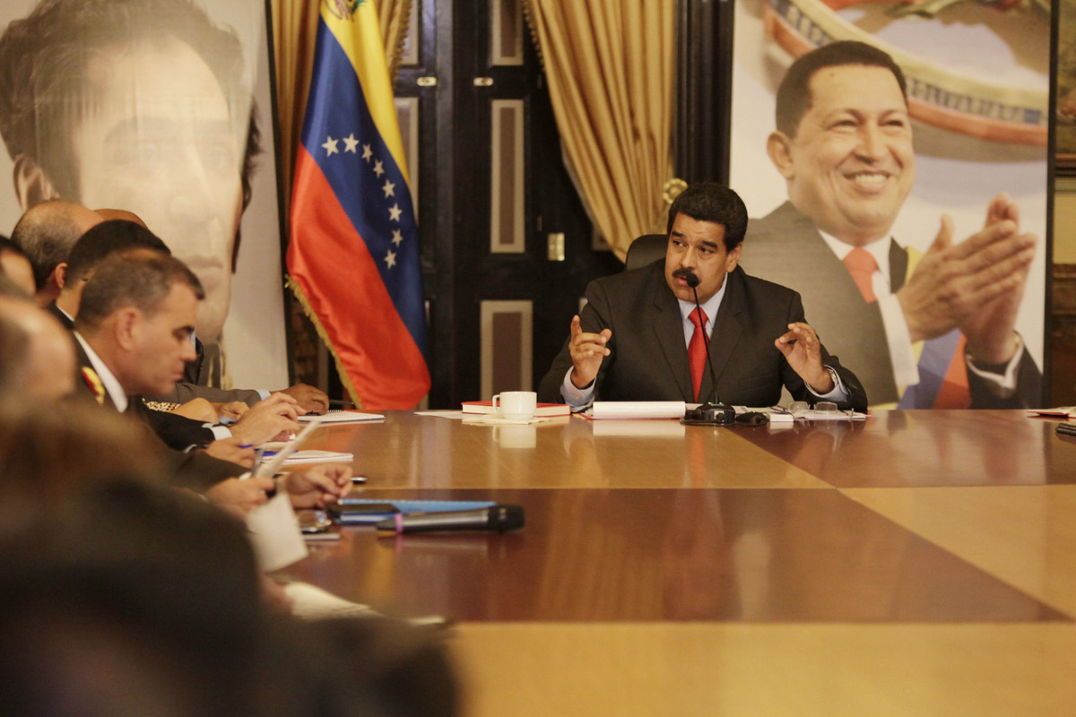 Ante los ataques, Maduro se defiende y va contra la OEA