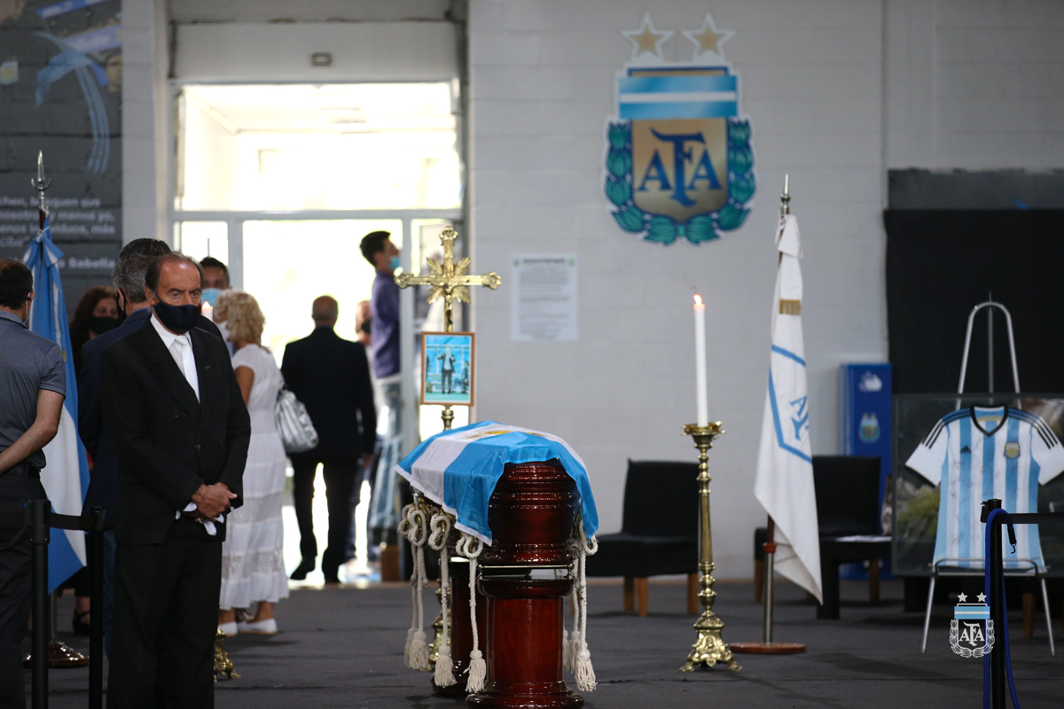 Mascherano, Gallardo y Verón, presentes en la última despedida a Sabella