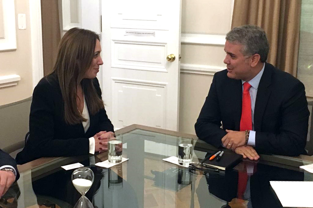En campaña, Vidal viajó a Colombia y se sacó una foto con el presidente