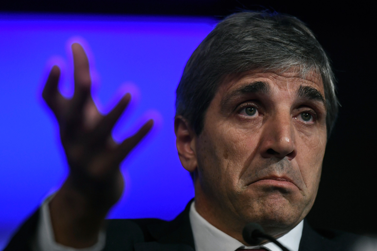 La sombra del default acelera la corrida cambiaria