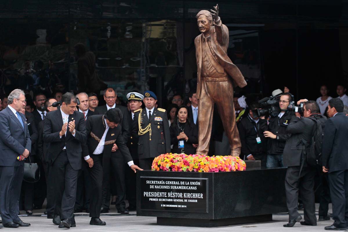 La estatua de Néstor Kirchner ya  se encuentra en el CCK
