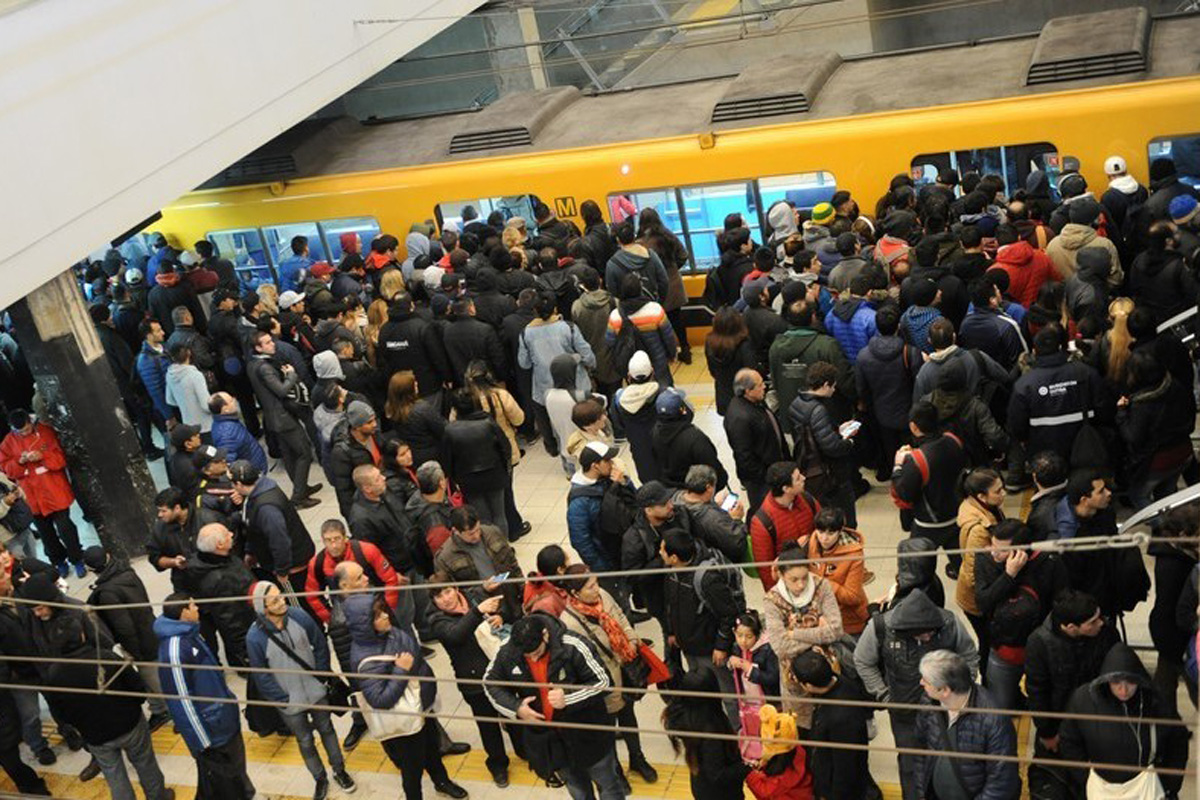 Aumentan las quejas por la frecuencia de los trenes en la línea H