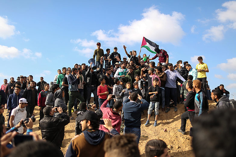 Miles de palestinos protestan en Gaza en el aniversario de la Gran Marcha de Retorno