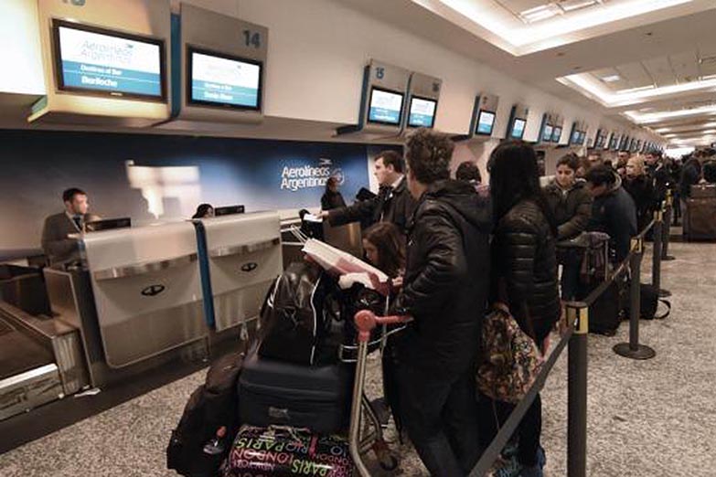 Paro de controladores aéreos por denuncias de acoso laboral