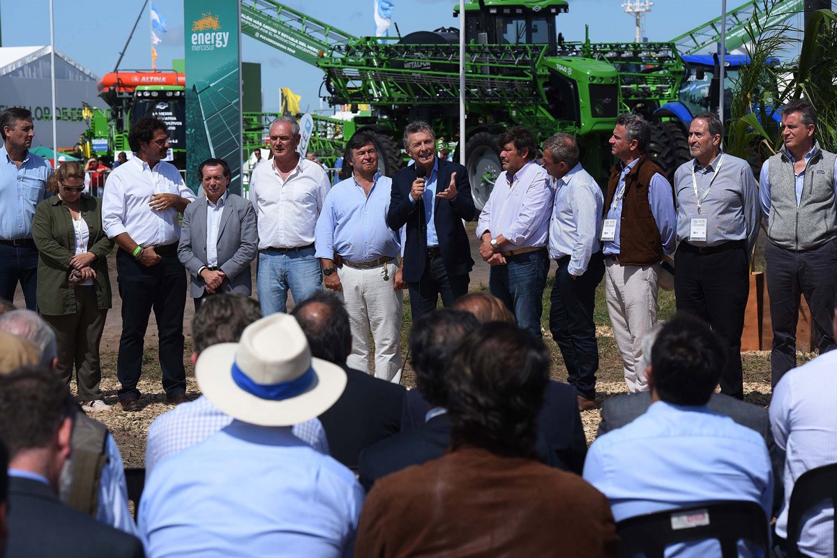 Exigido por la crisis, Macri ratificó las retenciones ante ruralistas
