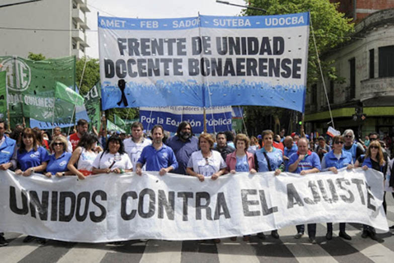 Dejan sin efecto sanciones de Vidal contra docentes que realizaron paros