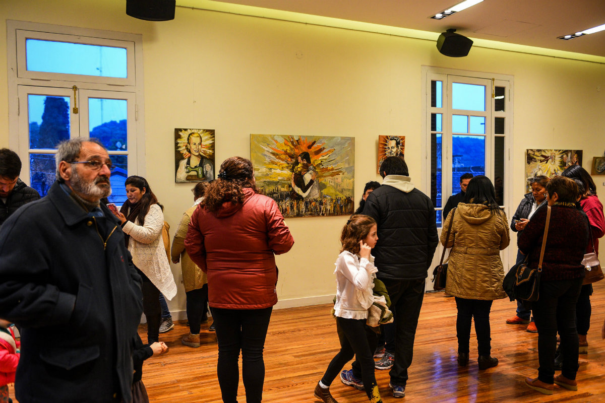 Una muestra libre y gratuita sobre “el peronismo y su gente” en el Teatro Seminari de Escobar