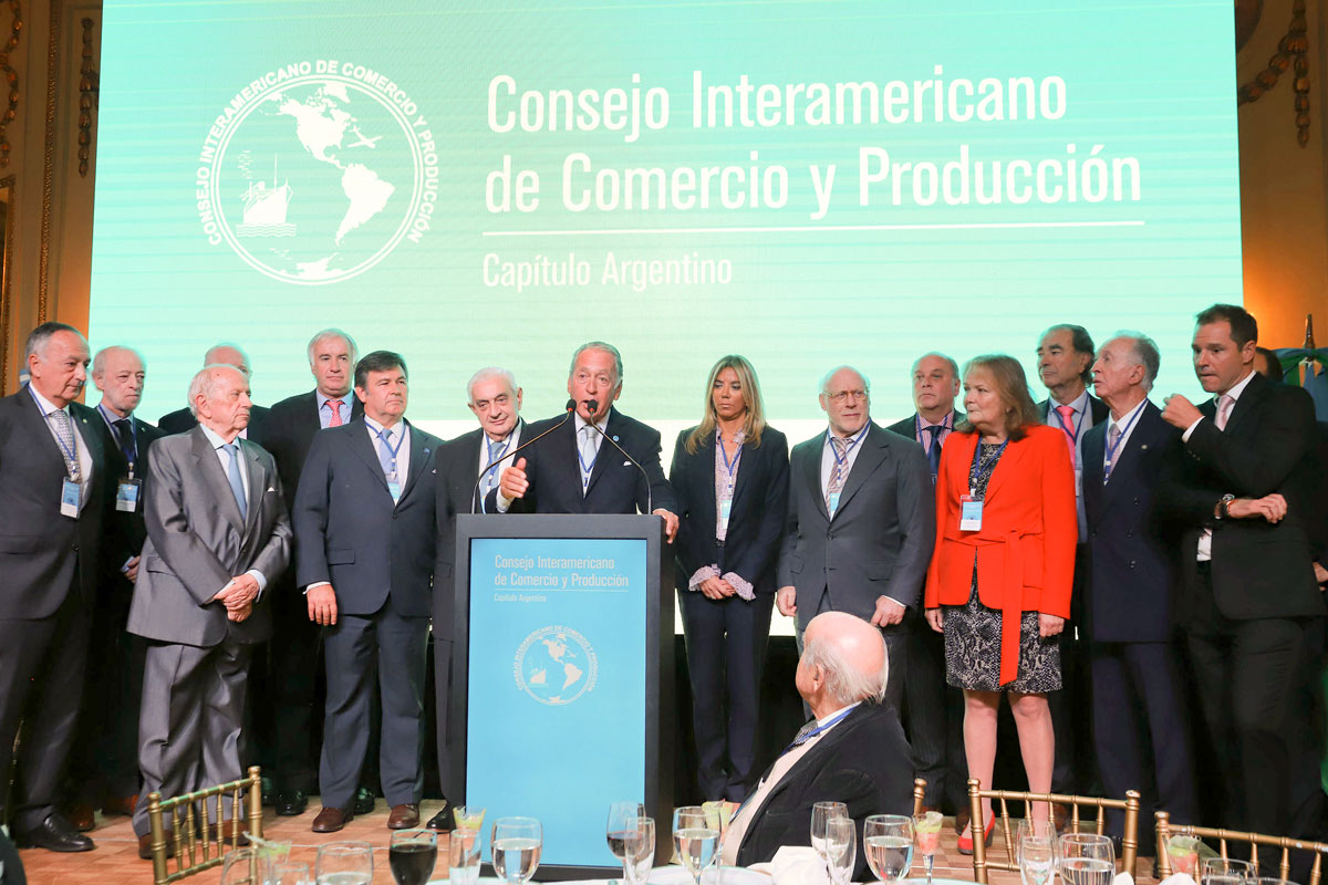 Empresarios buscan fijar la agenda ante un posible cambio de timón