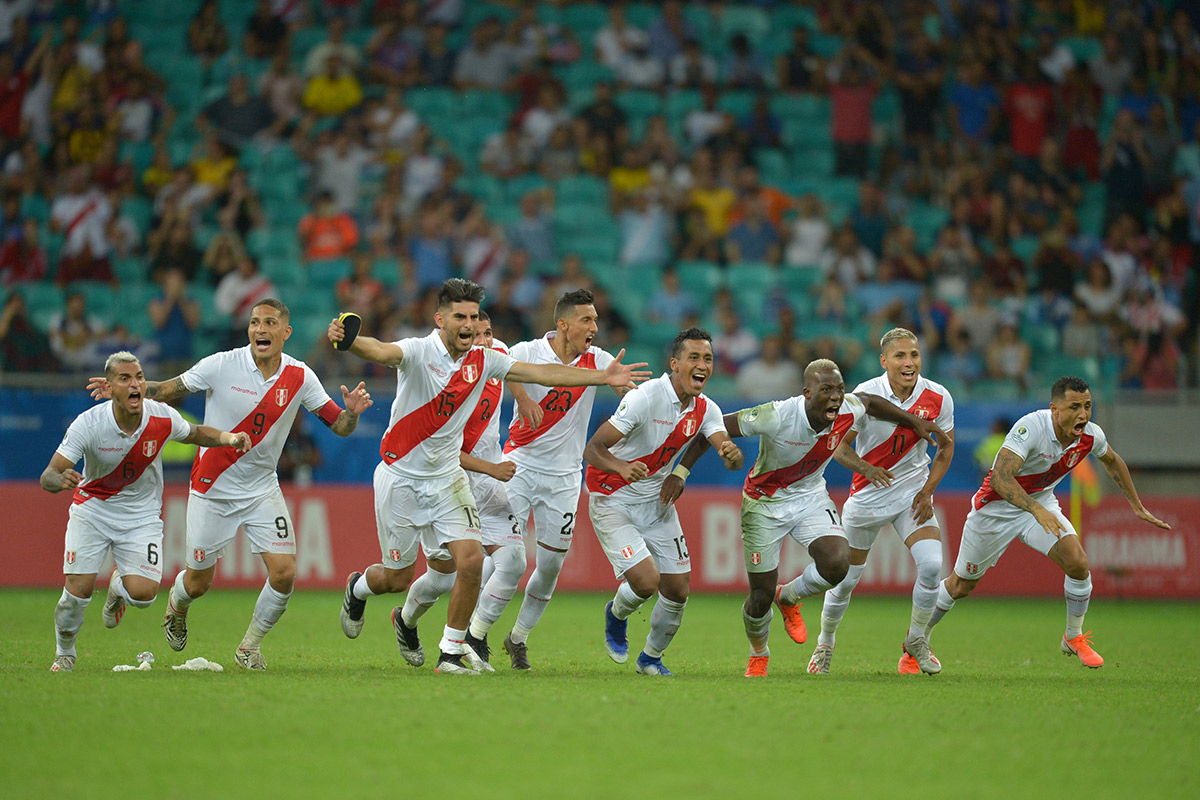 Perú eliminó a Uruguay por penales y ya está definida la llave de semifinal