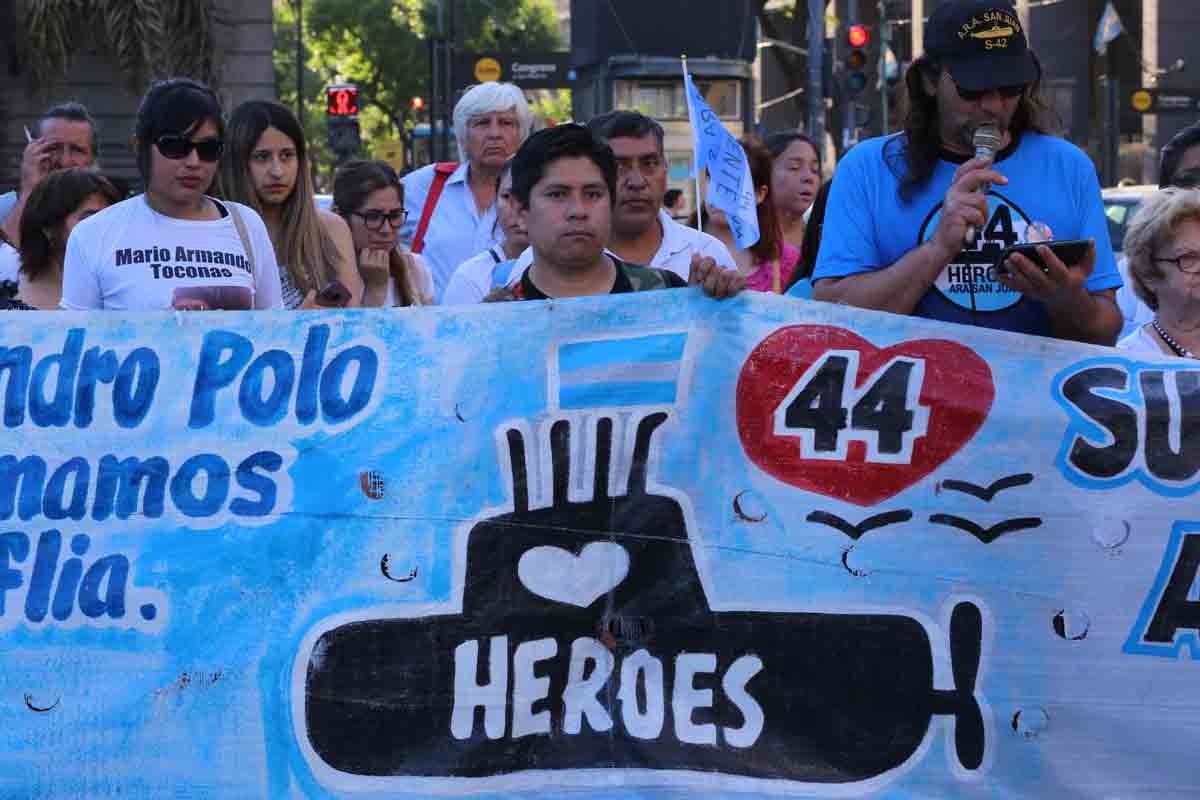 ARA San Juan: mientras Macri se lamentaba en Mar del Plata, familiares marcharon a la Rosada