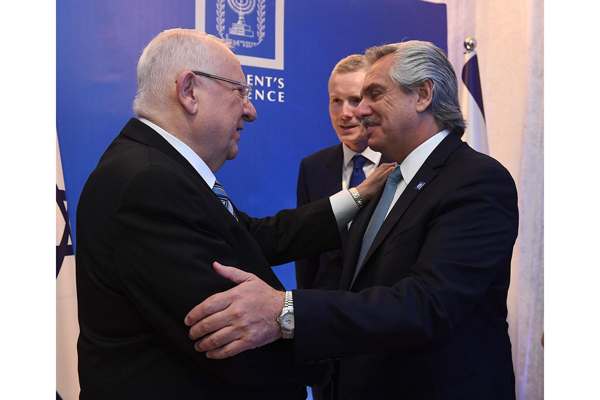 Alberto F. acordó encuentro con Macron en Francia