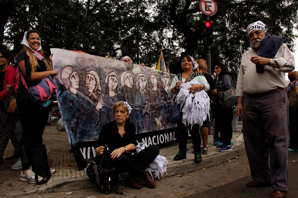 La UNLa repudió el ataque a los pañuelos de las Madres durante el “banderazo” por Vicentin