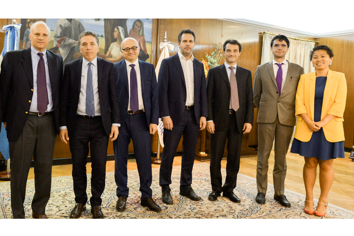 En medio de la incertidumbre, el Fondo Monetario replantea su estrategia hacia la Argentina