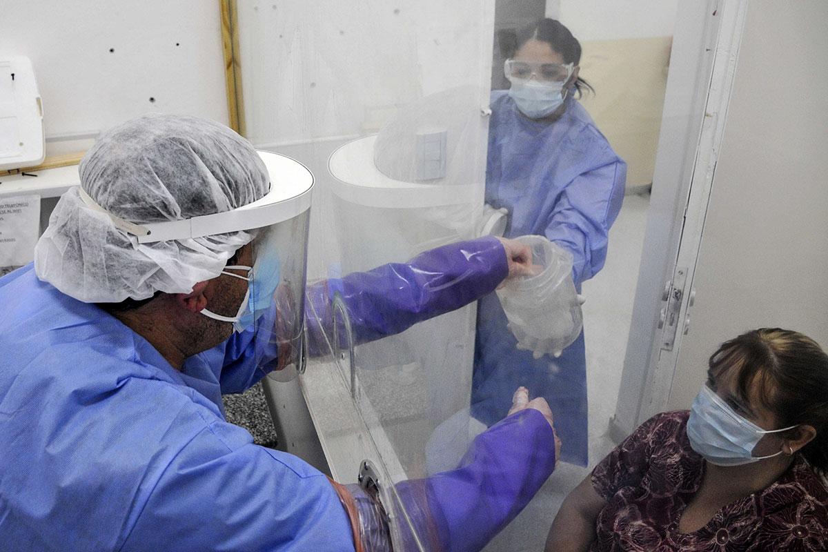 Agregan al dolor muscular como nuevo síntoma compatible con coronavirus