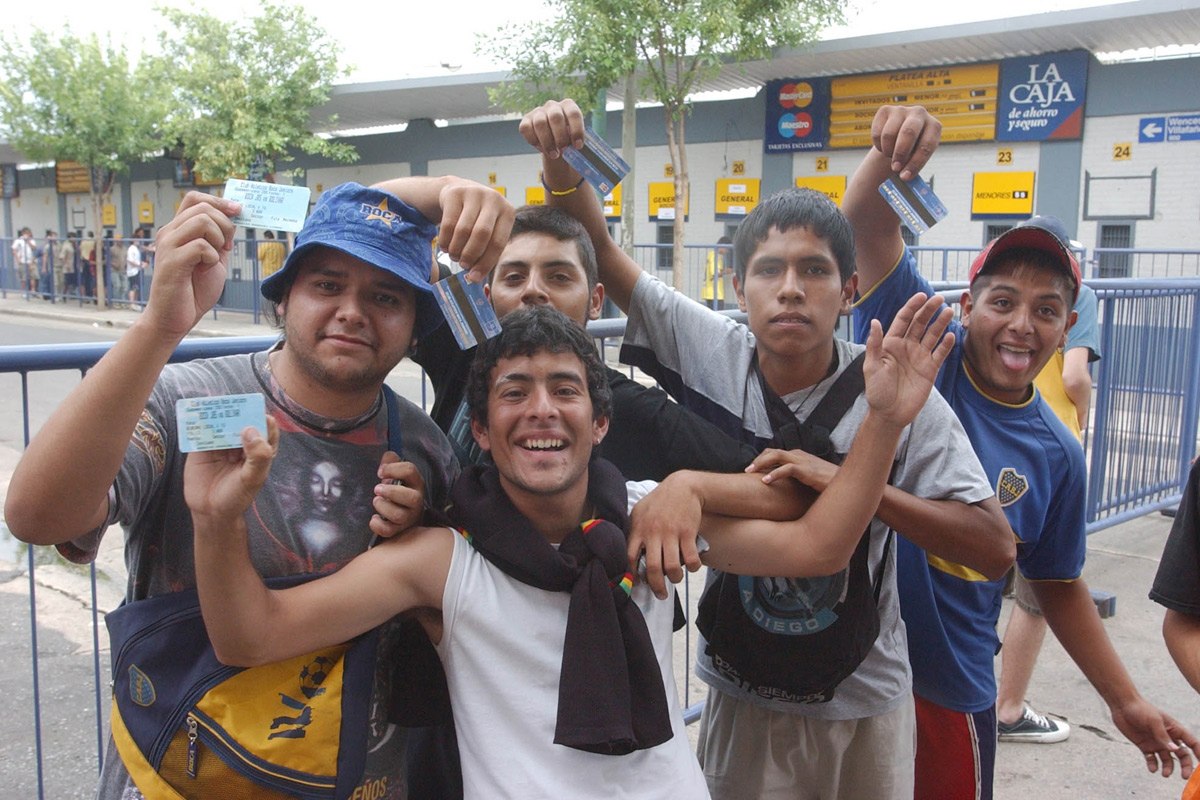 El fútbol vuelve con aumento: las populares costarán hasta $500