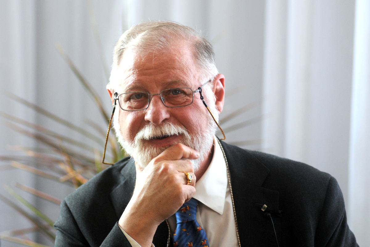 La renuncia de Alberto Manguel como director de la Biblioteca Nacional ya es oficial