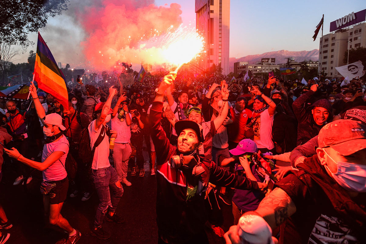 En Chile buscan bajar las exigencias para que los independientes puedan ser constituyentes