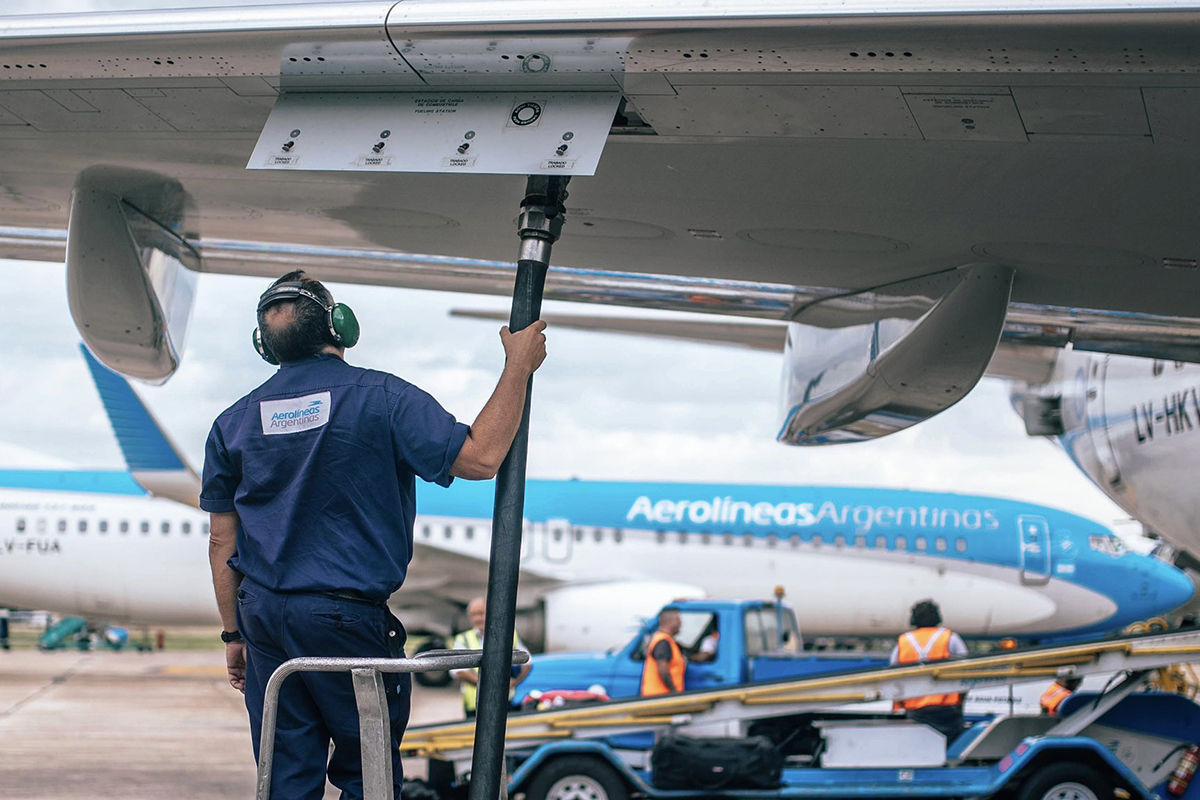 Denuncian despidos de delegados y activistas que se oponen a la fusión de Aerolíneas Argentinas y Austral