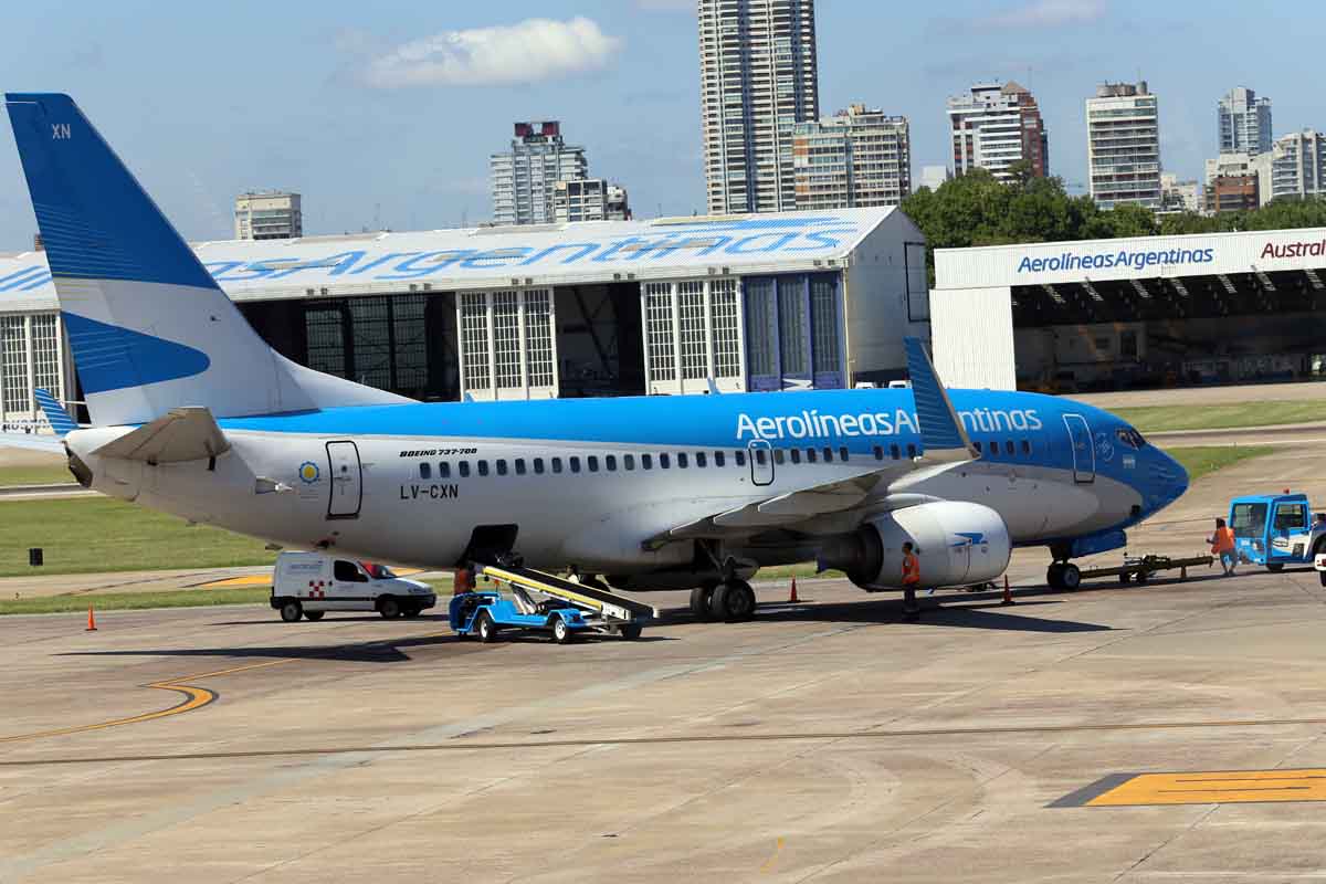 Aerolíneas Argentinas suspendió 7.500 trabajadores por dos meses