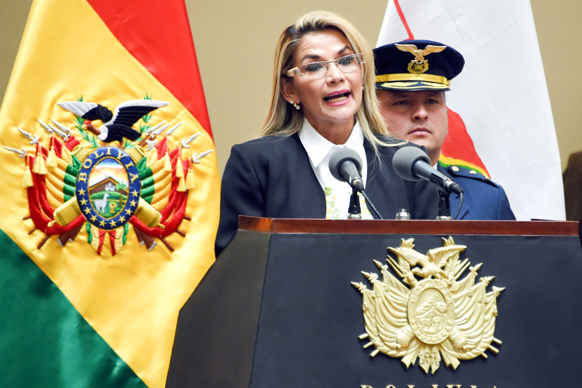 «#YSiFueraElla?»: la campaña del gobierno de facto boliviano para candidatear a Áñez