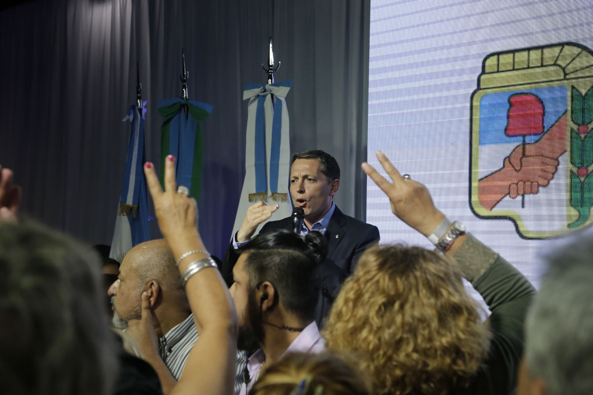 Fernando Gray asumió la presidencia del PJ bonaerense con el «desafío de recuperar la gobernación»