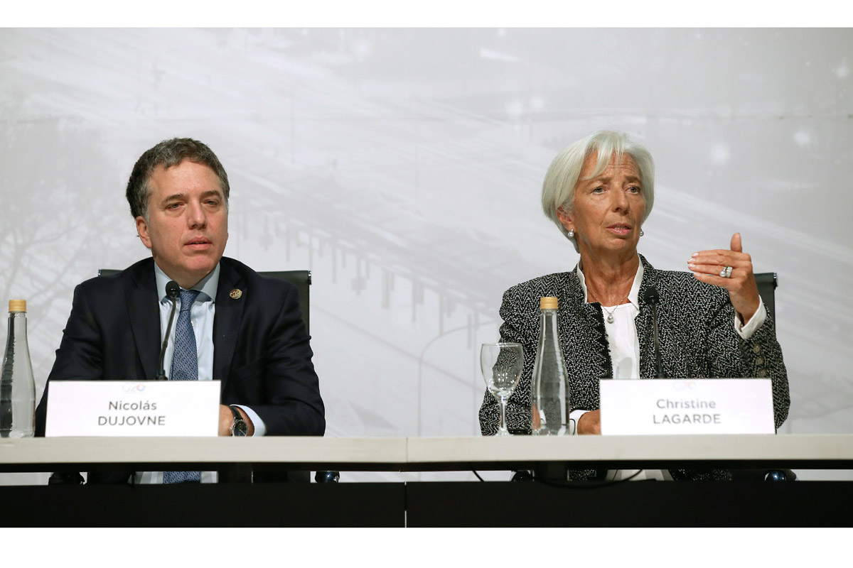 El pasamanos de la deuda: la próxima cuota del préstamo del FMI se irá enseguida