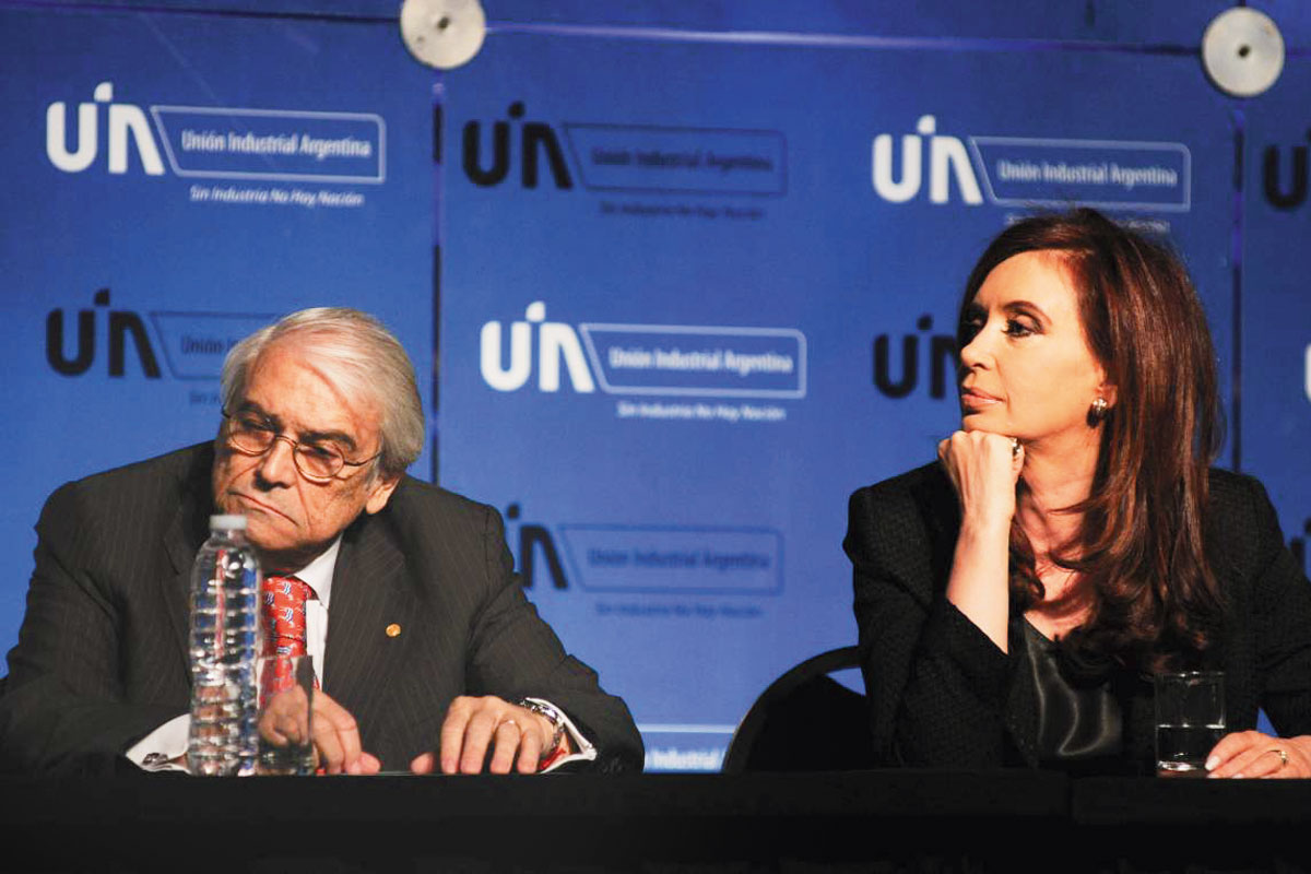 Los grandes empresarios multiplican los contactos con líderes opositores