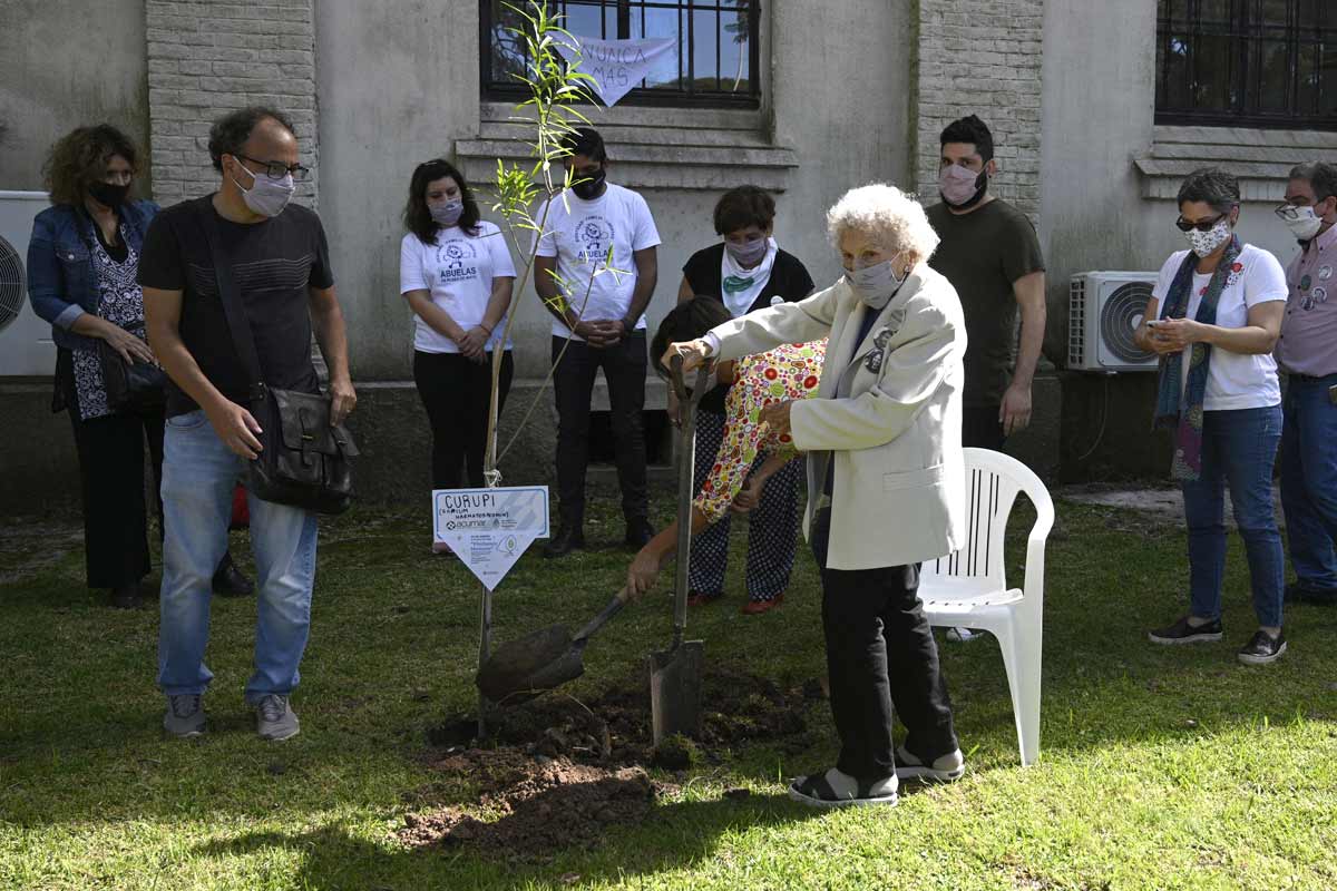 Plantaron árboles en la exESMA para recordar a las víctimas del terrorismo de Estado
