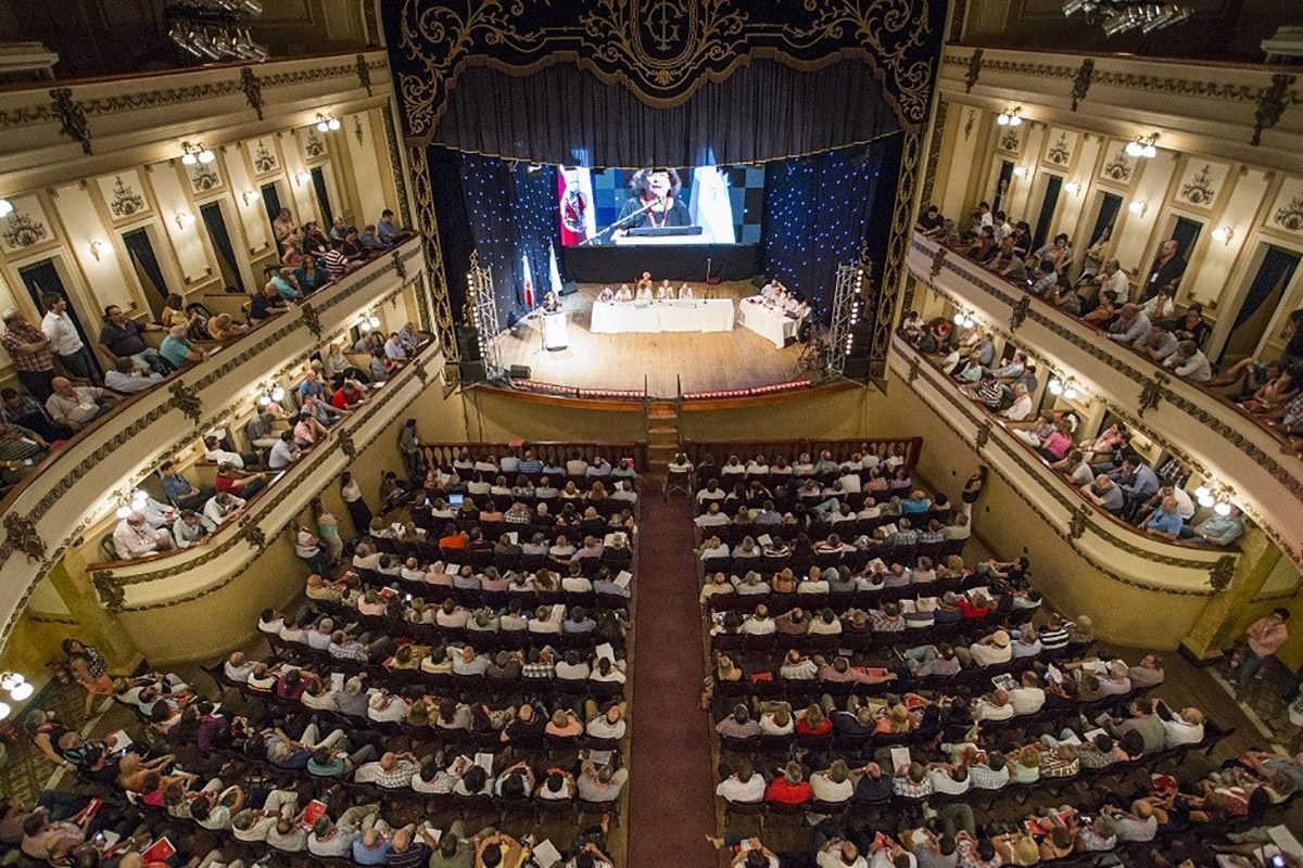 «Romper sin anunciarlo», la fórmula de la UCR para alejarse de Cambiemos