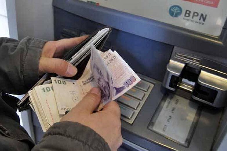 La inflación obligó al gobierno a adelantar para marzo la suba del salario mínimo