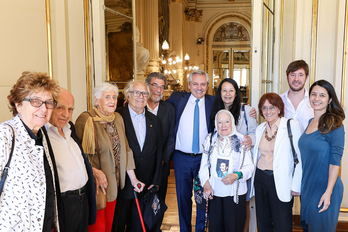 Fernández recibió a los integrantes del Instituto Espacio Memoria