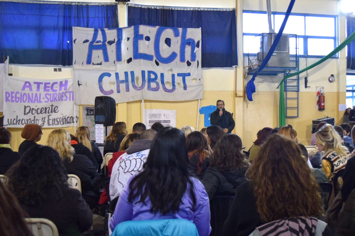 Tras 17 semanas de huelga, los docentes de Chubut levantaron la medida