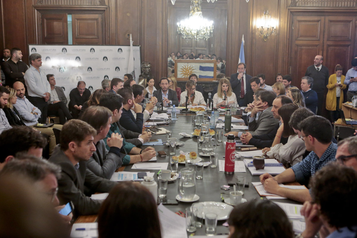 Ajuste en la educación porteña, sin respuestas de la ministra y con la Legislatura vallada