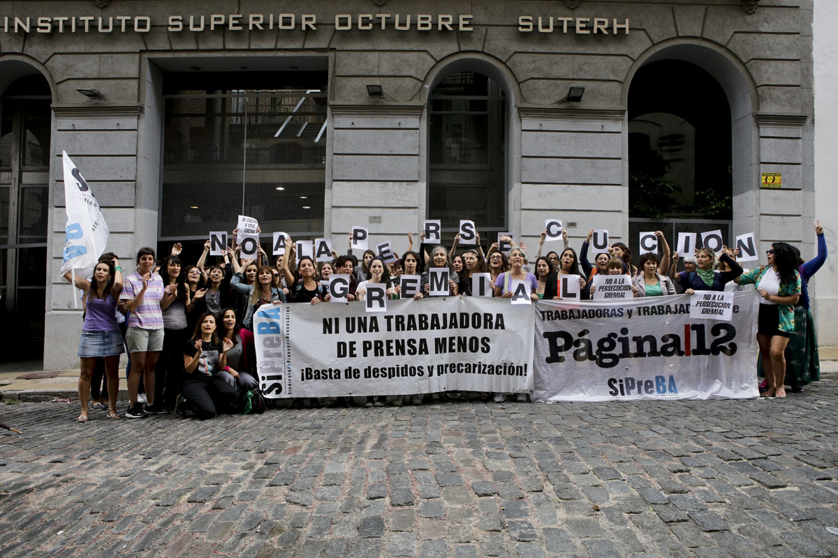 Asamblea de mujeres en defensa de la periodista Poli Sabatés