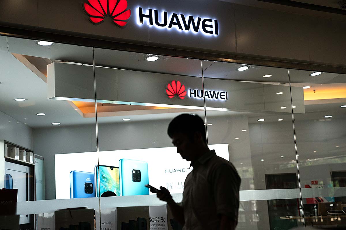 China responde por el ataque a Huawei: crea una lista negra de empresas con Google en la mira