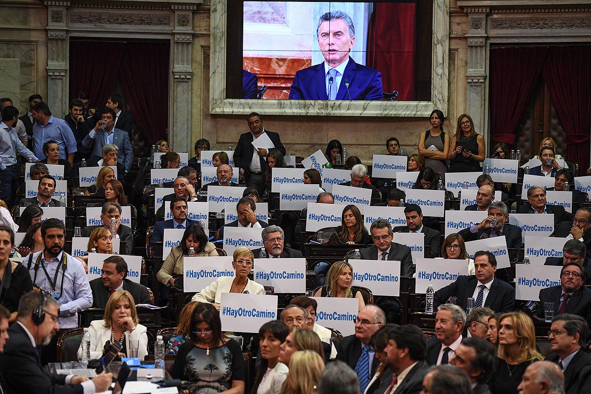 La oposición acusó a Macri de montar un acto proselitista con información falsa