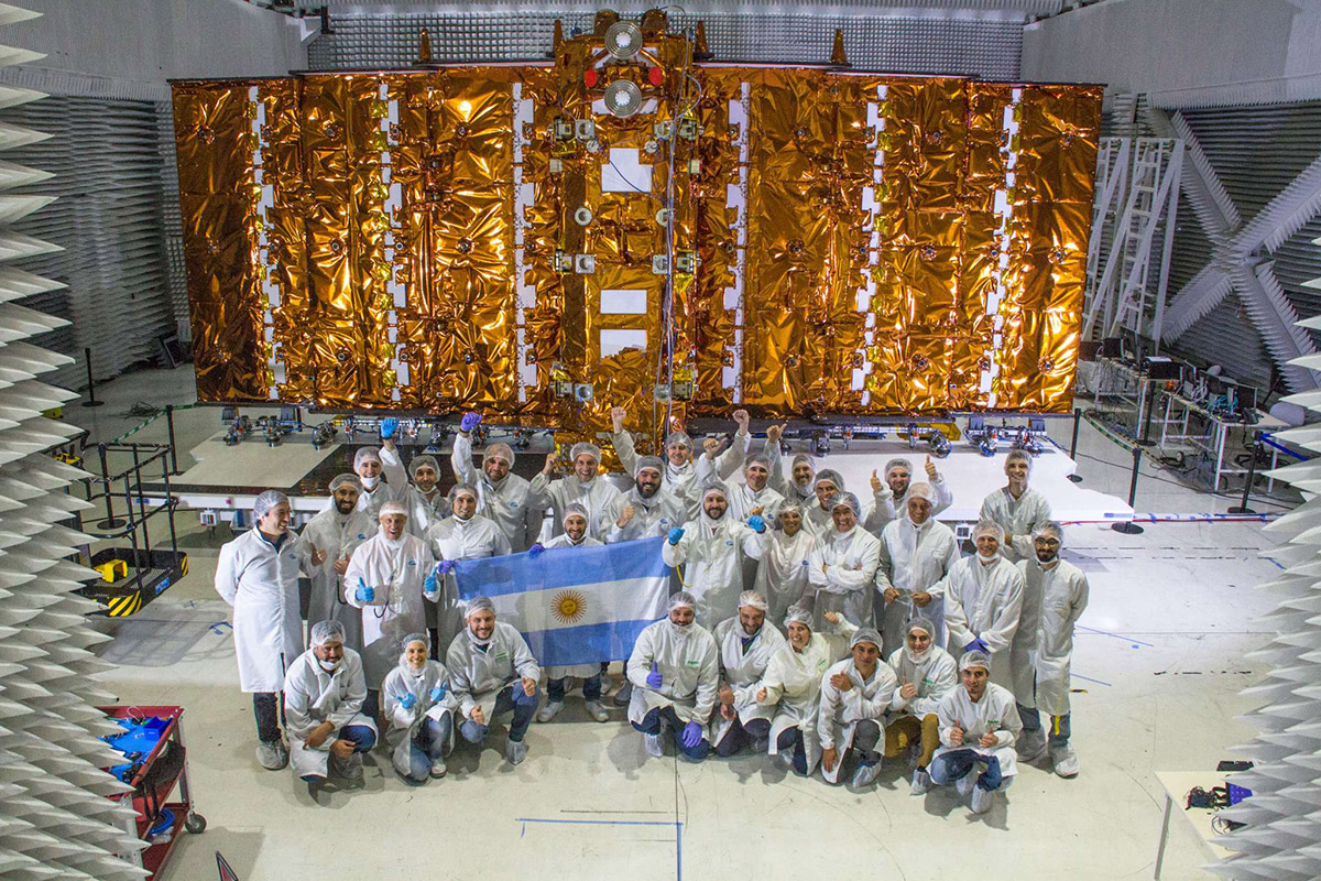Una historia de 26 años de ciencia argentina viaja con el Saocom 1B al espacio