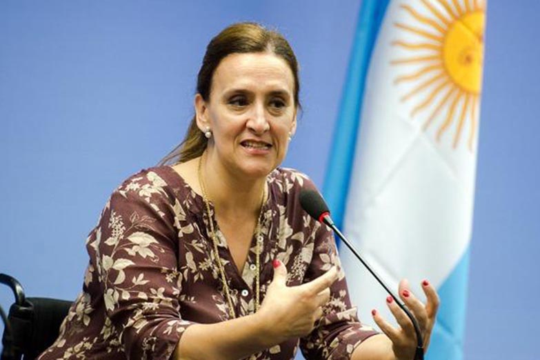 Michetti firma pases a planta permanente antes de dejar su cargo