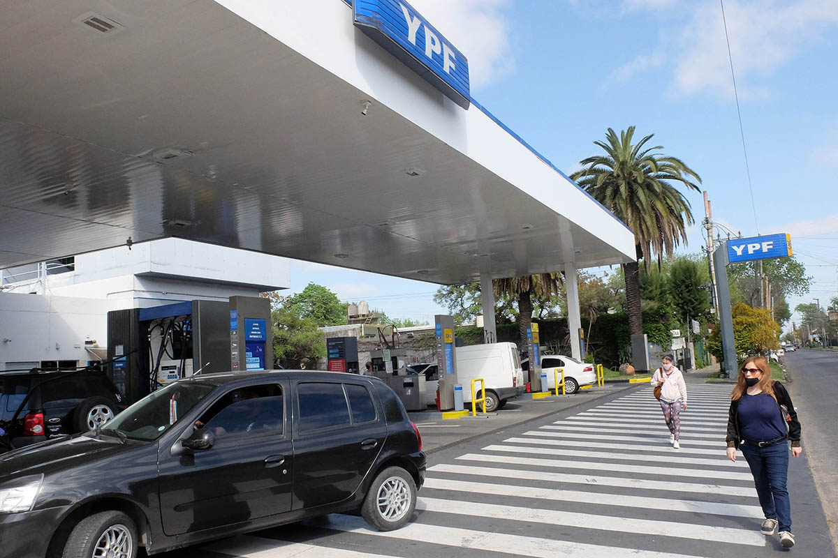 YPF aumentó 2,5% los combustibles, con un mayor impacto en CABA