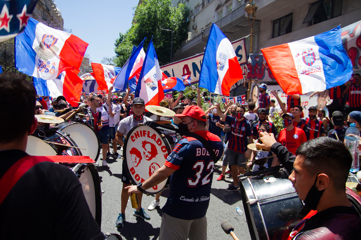 San Lorenzo y un paso más en la vuelta a Boedo miles de hinchas celebraron en las calles