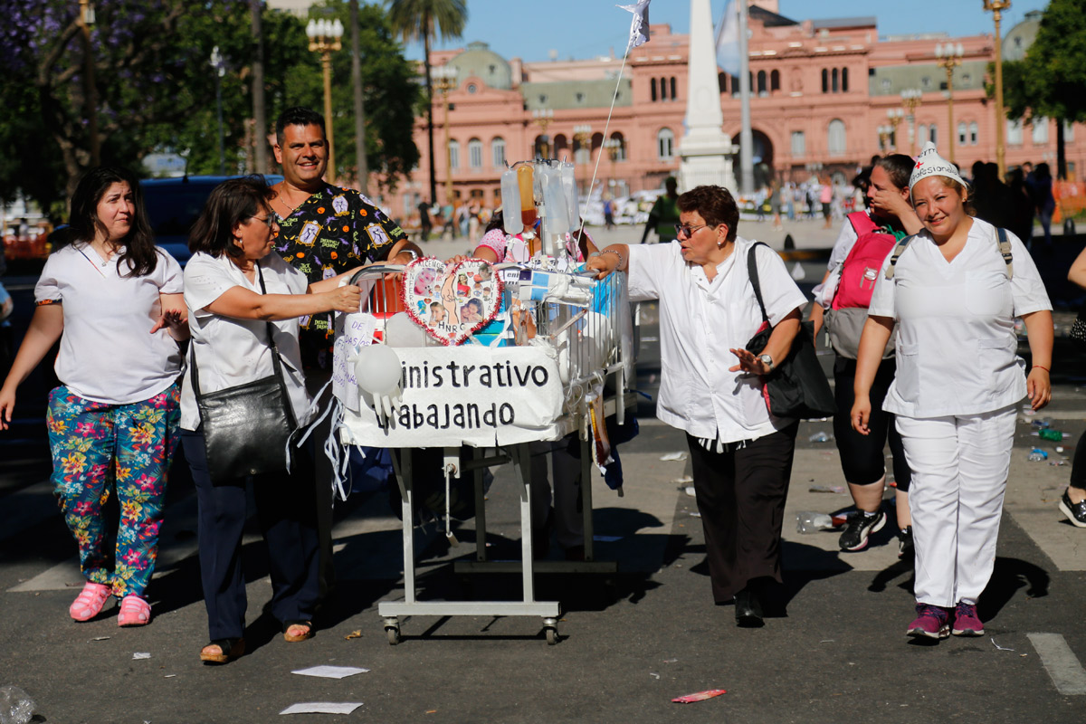 Miles de enfermeros votan en rechazo a la carrera que inventó Rodríguez Larreta