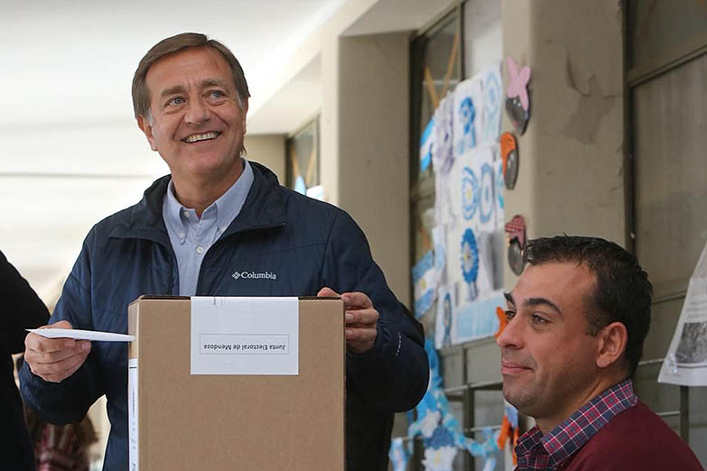 Mendoza: el candidato de Cambiemos denuncia campaña sucia porque lo vinculan a Macri