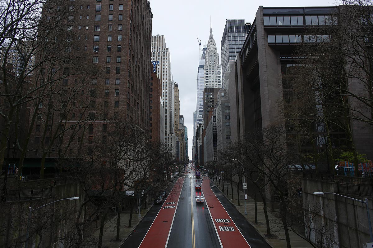 Crónicas de Nueva York: calles desiertas, sirenas, muerte y héroes anónimos