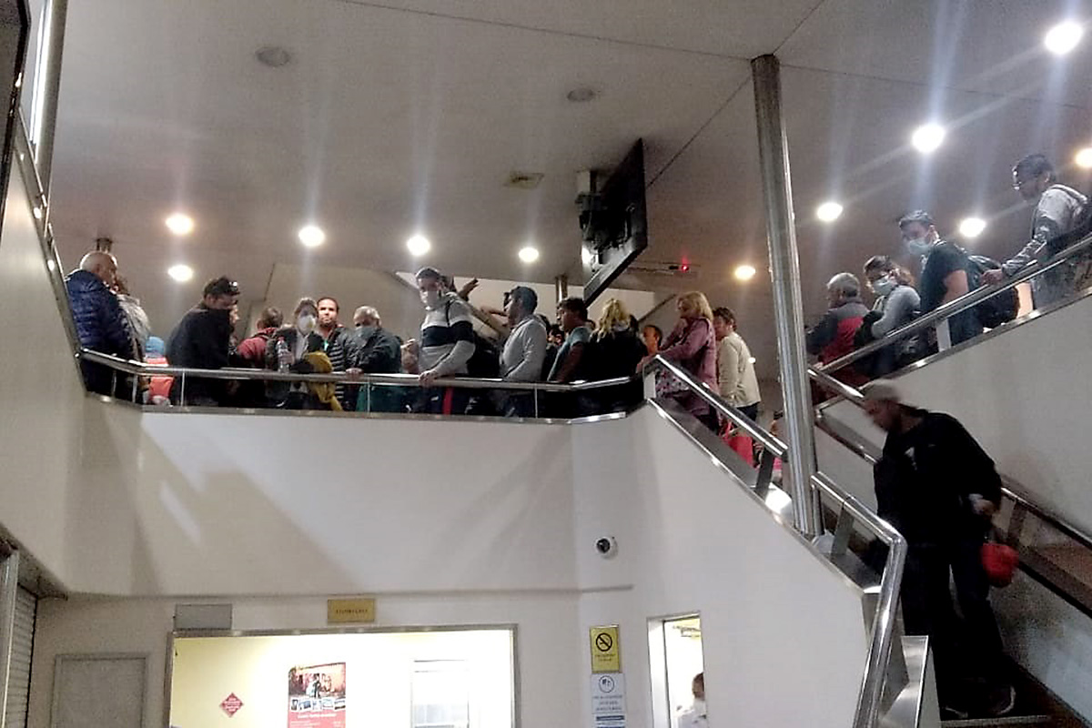 En cuarentena por compartir viaje en barco con un infectado: los relatos de un pasajero de Buquebús