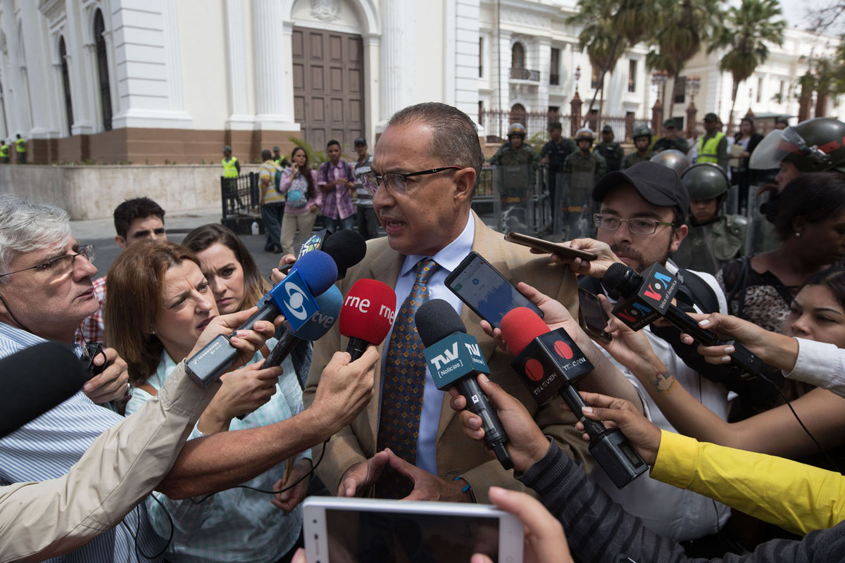 Diputado venezolano acusado de participar en el intento de golpe se refugió en la embajada argentina